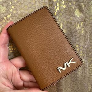 Michael Kors Men's Everett Folding Card Case Mini Wallet Brown